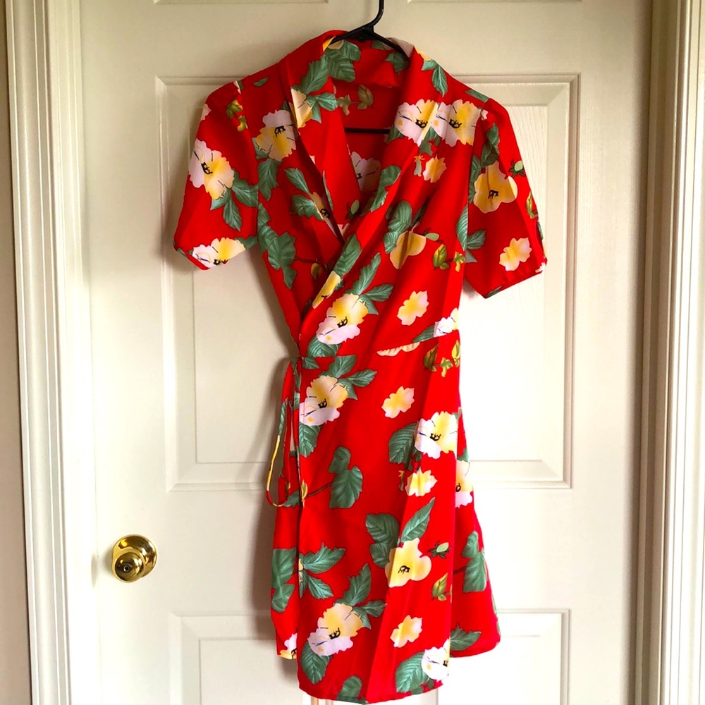 ROMWE NWOT retro short sleeve wrap dress small.